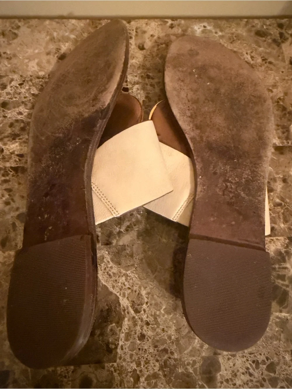 Tory Burch beautiful Women’s Cream Leather Gemstone Accents of Gold Sandals